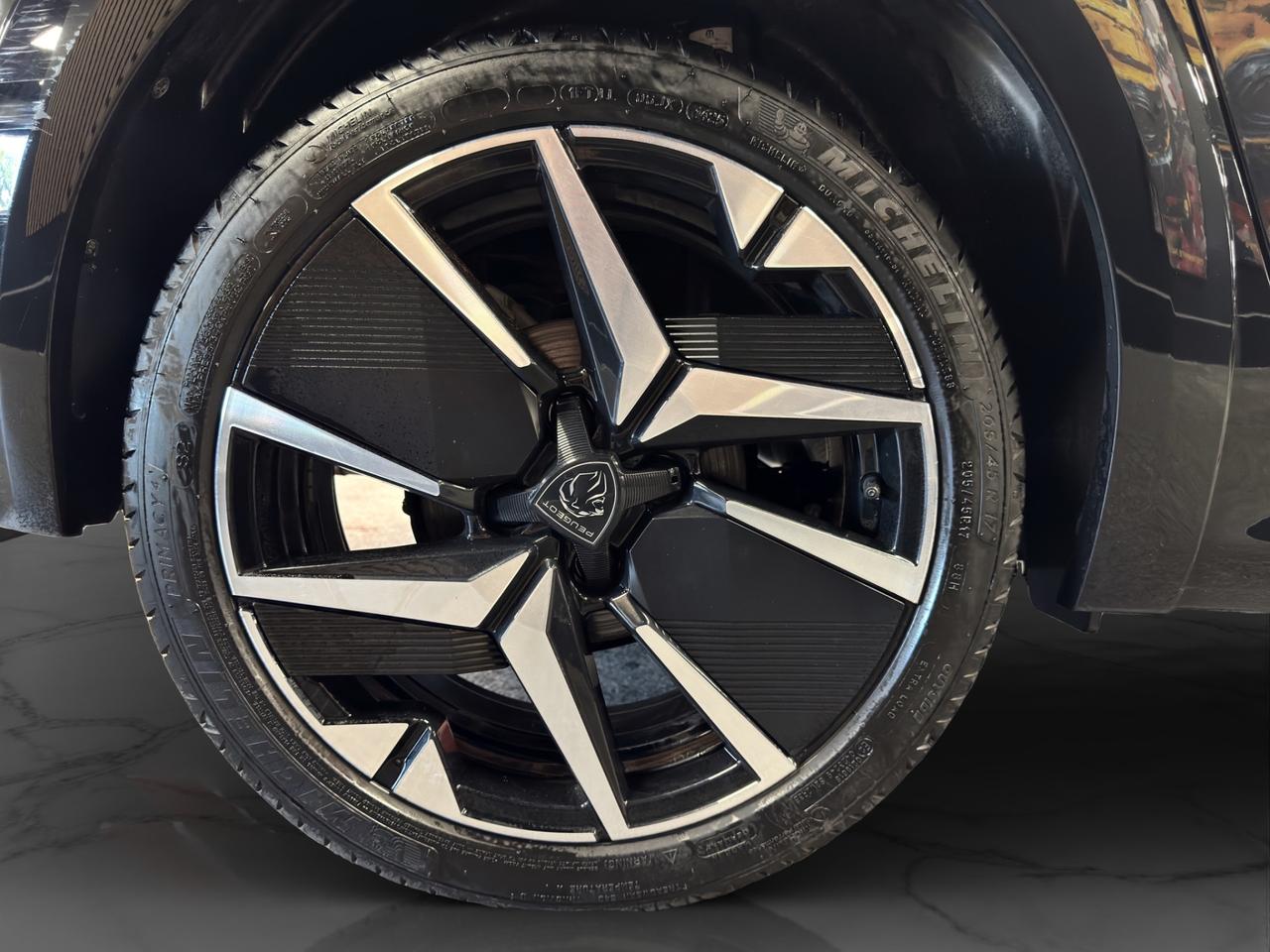 Peugeot 208 1.2 hybrid GT 110cv e-dcs 6 - ADATTA NEOPATENTATI