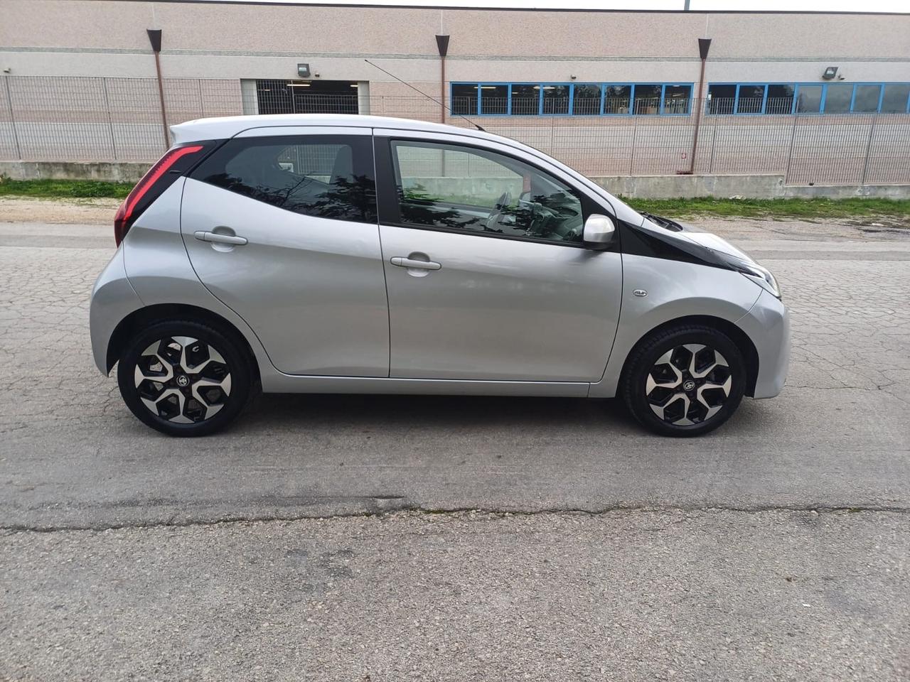 Toyota Aygo 1.0 VVT-i 72 CV 5 porte x-clusiv