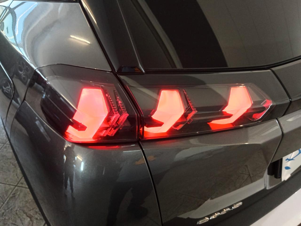 Peugeot 2008 PureTech 155 S&S EAT8 GT