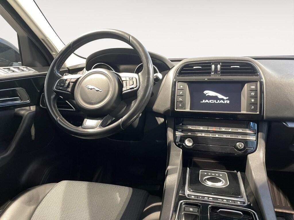 Jaguar F-Pace 2.0d i4 Pure 180cv auto my18