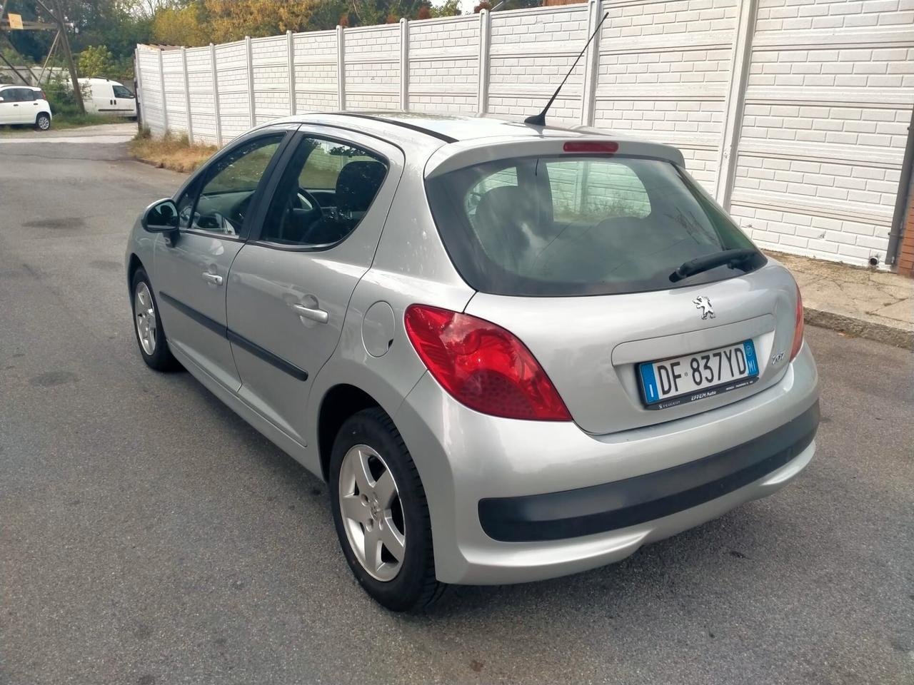 Peugeot 207 1.4 8V 75CV 3p. X Line