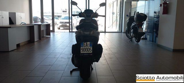 PIAGGIO Beverly 350 .