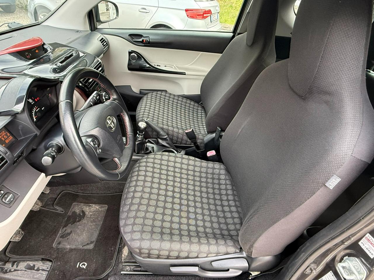 Toyota iQ 1.0 Lounge 4 Posti