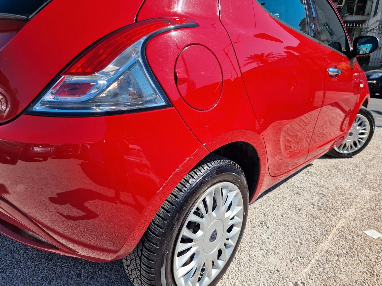 Lancia Ypsilon 1.2 69 CV 5 porte Silver-2018