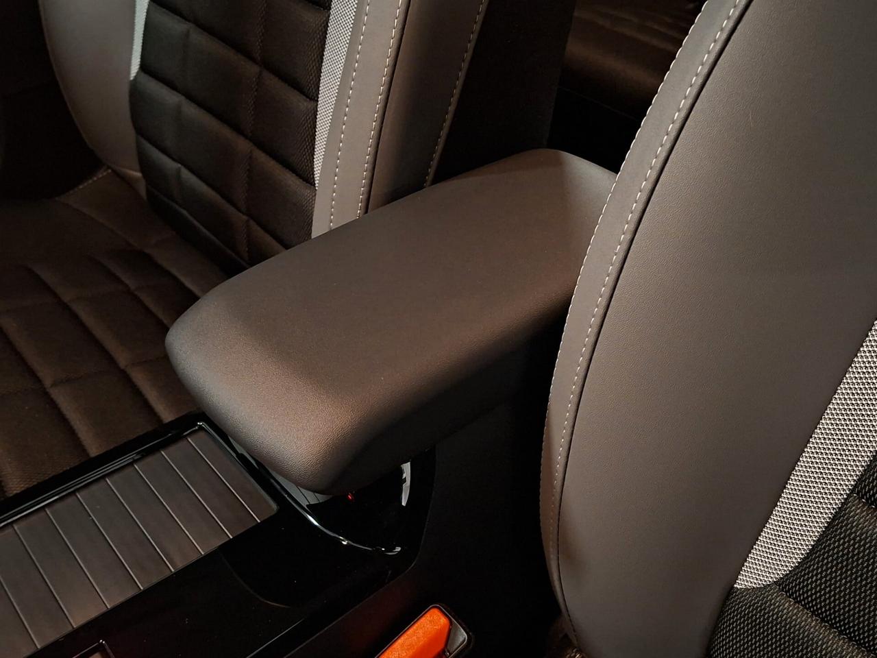 Citroen C4 1.2 PureTech 130CV Plus EAT8 Km. 0 MY'25