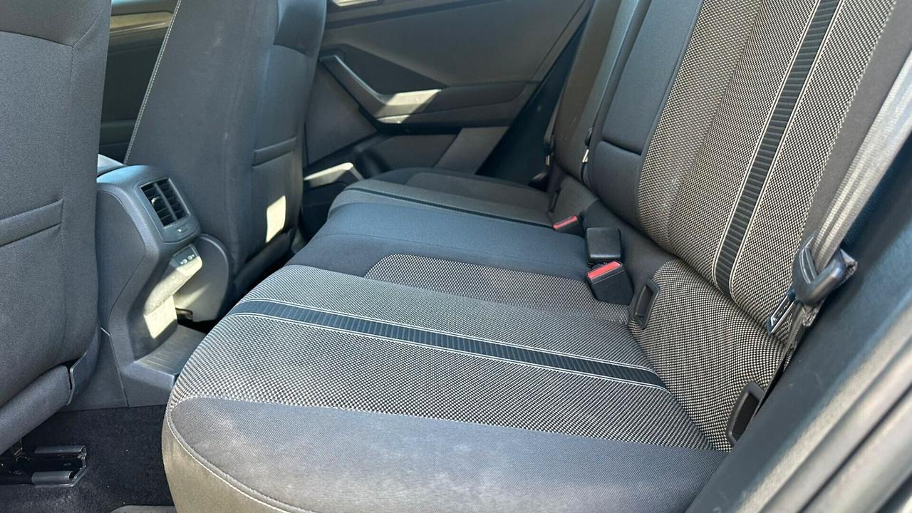 Volkswagen T-Roc 1.0 TSI Business BlueM Tech 2021 Neop LEGGI TESTO