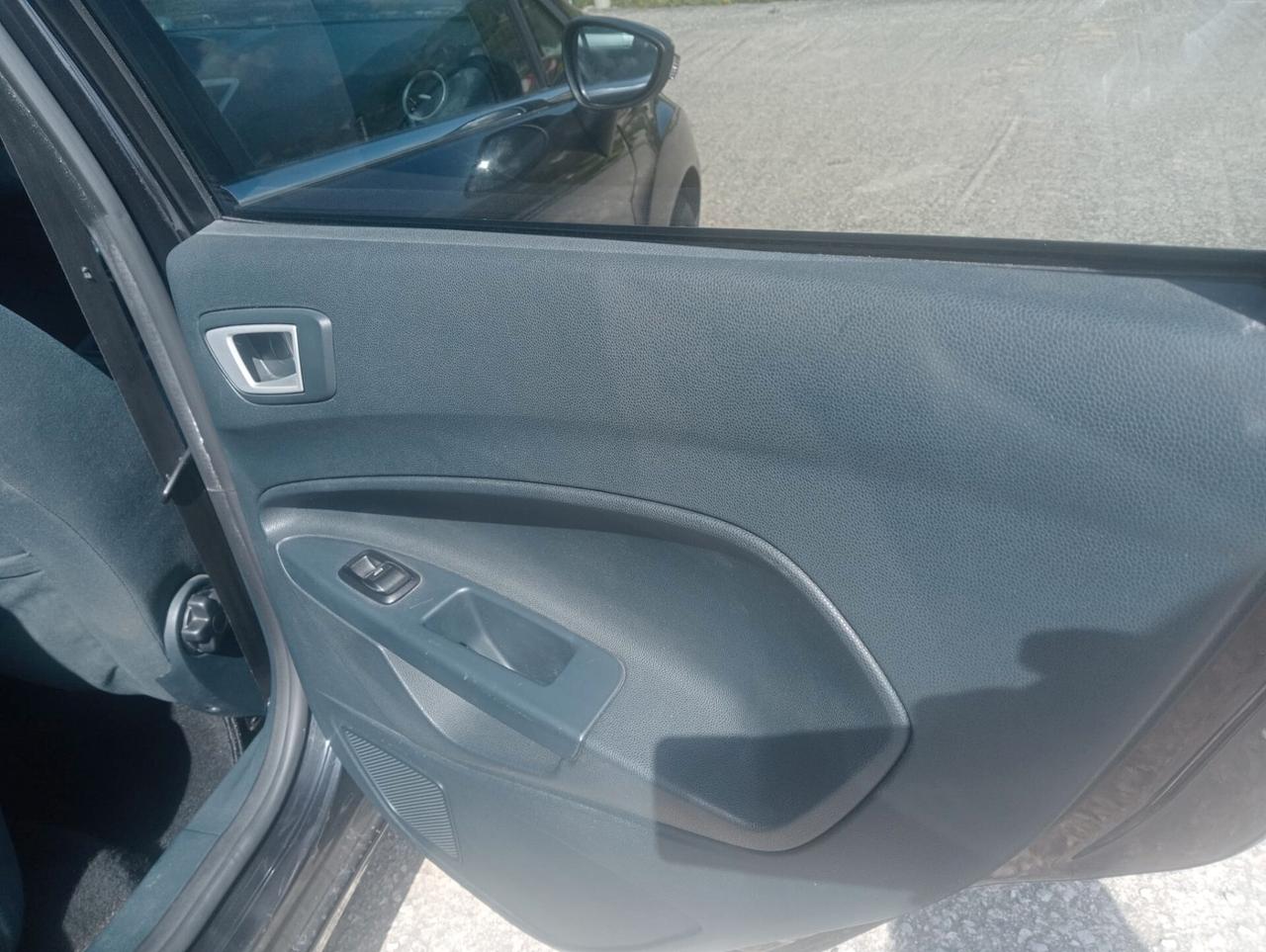 Ford Fiesta Ikon 1.4 TDCi 70CV 5 porte