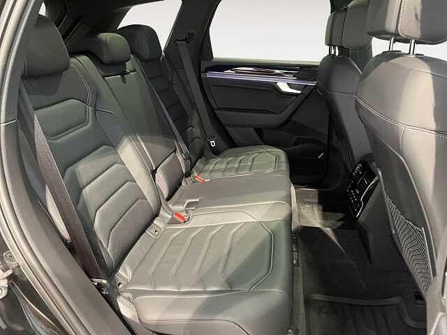 Volkswagen Touareg 3ª serie 3.0TDI V6 231CV R-Line - TECH PACK