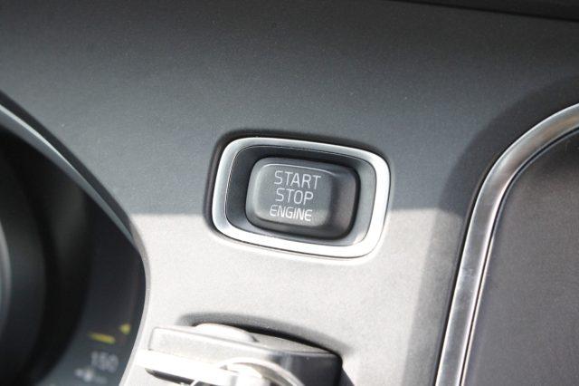 VOLVO V40 Cross Country D2 Business FULL-LED