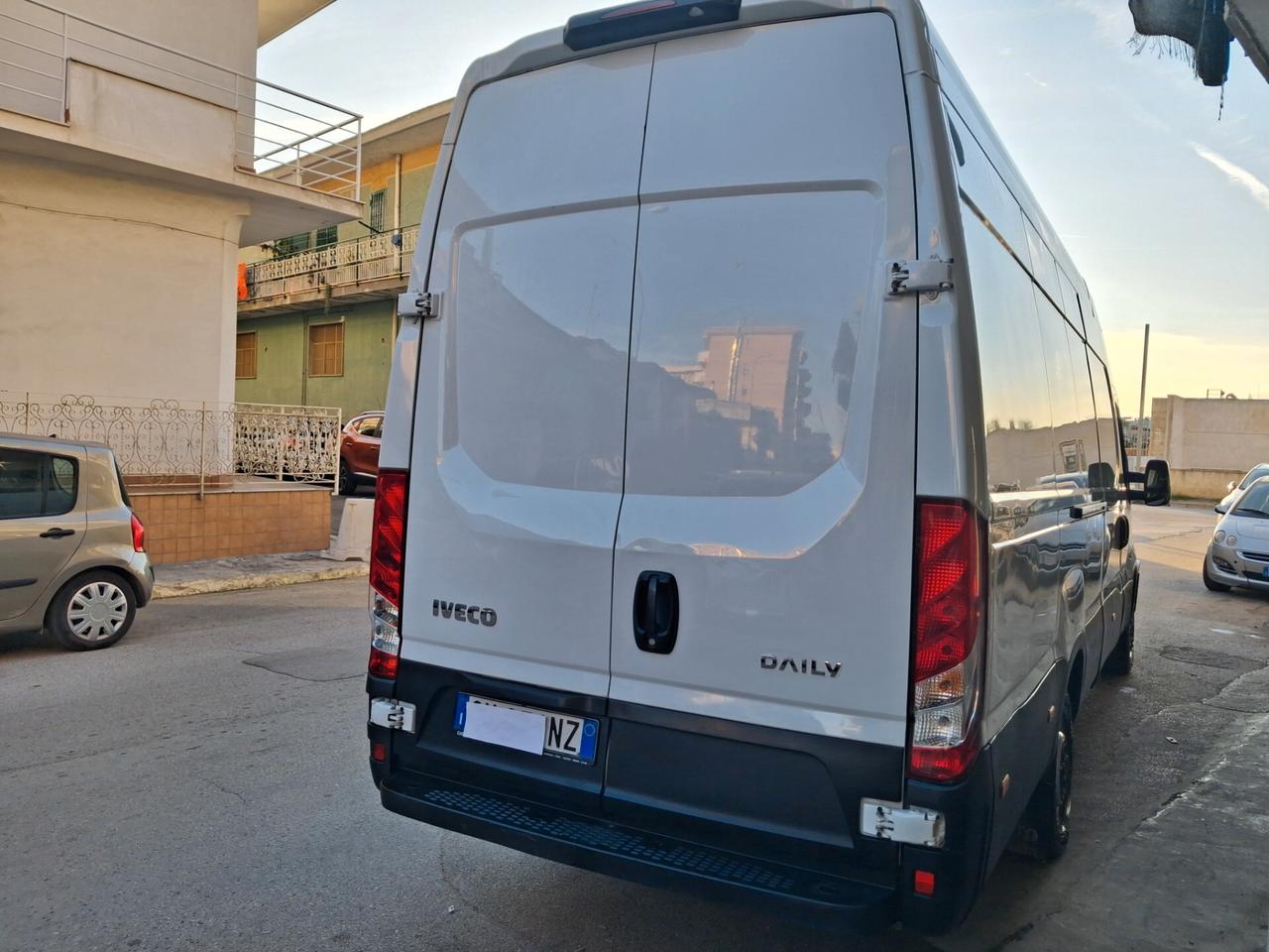 Iveco Daily v35 s 14 2022 unico prop nav