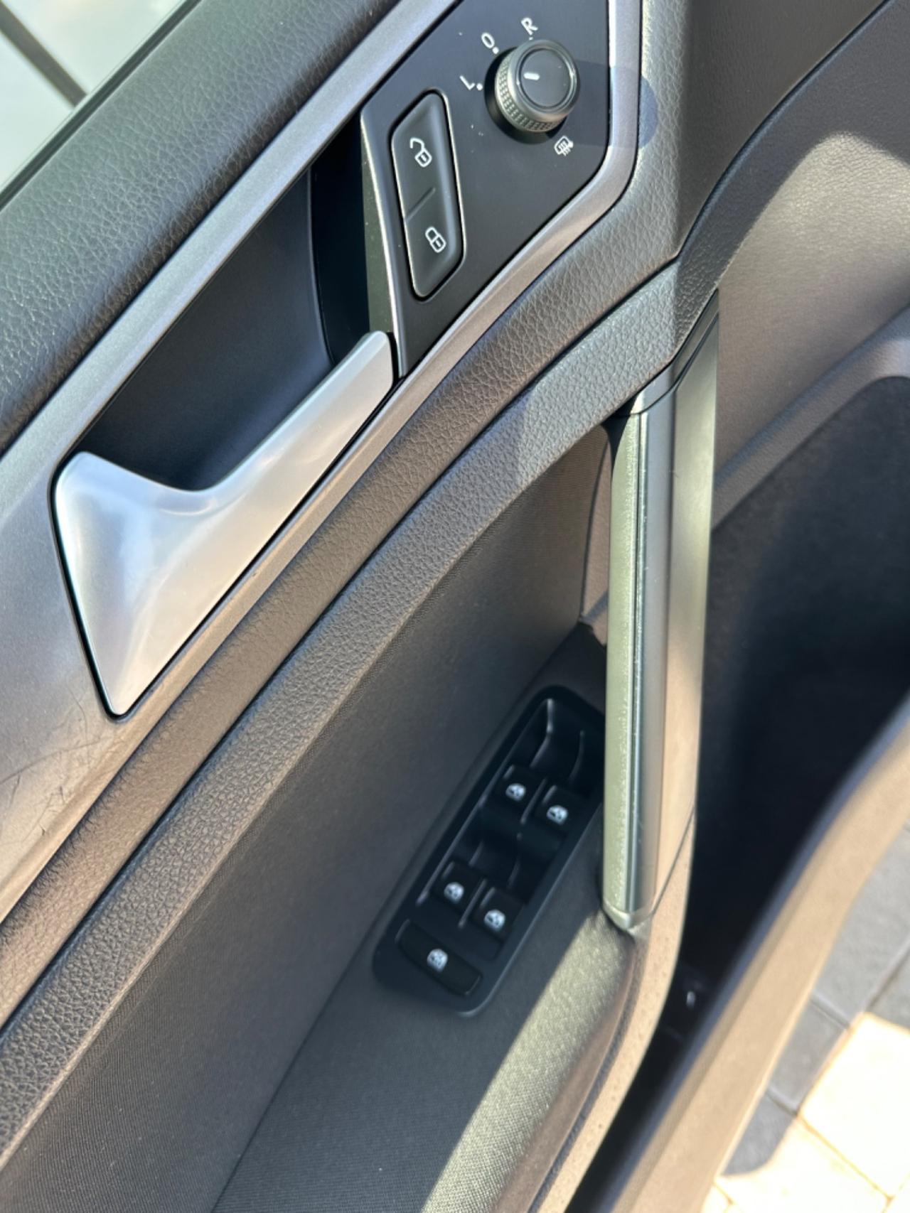 Volkswagen Golf 1.6 TDI ADATTA A NEOPATENTATI