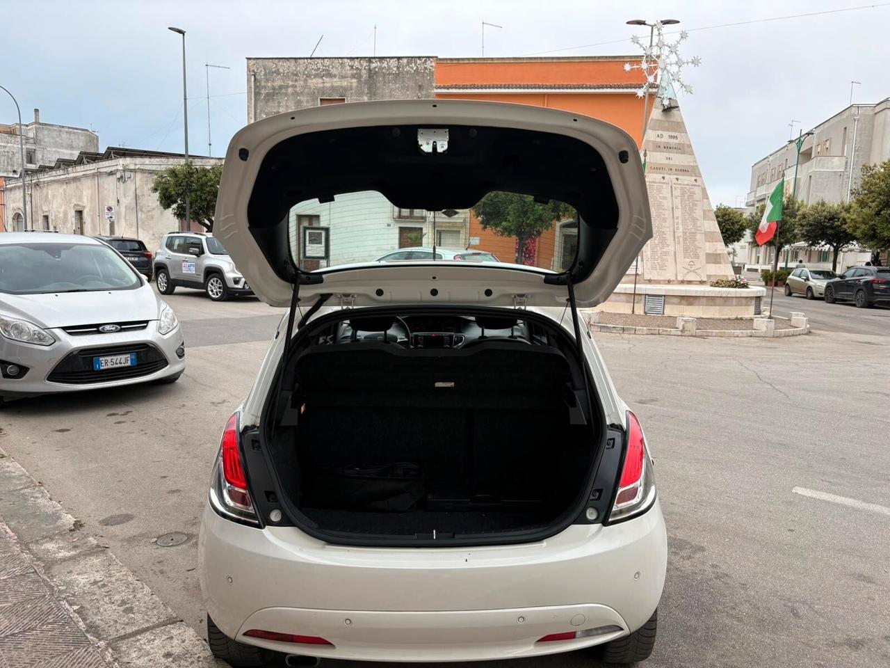 LANCIA YPSILON 1.2 BENZ-GPL CASA MADRE DICEM 2016 103000 KM PERFETTA