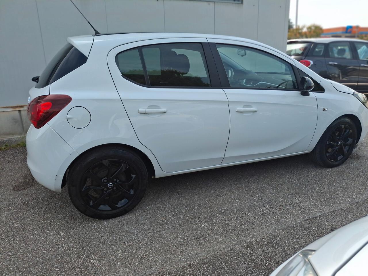 Opel Corsa 1.4. GPL,5 porte b-Color