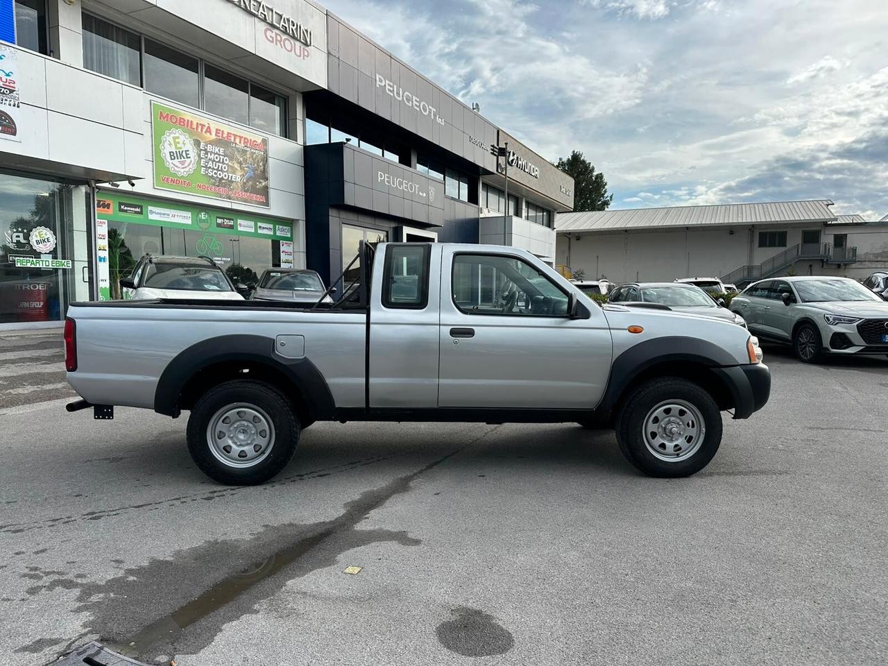 Nissan NP300 2.5 tdi 2p. King Cab Easy
