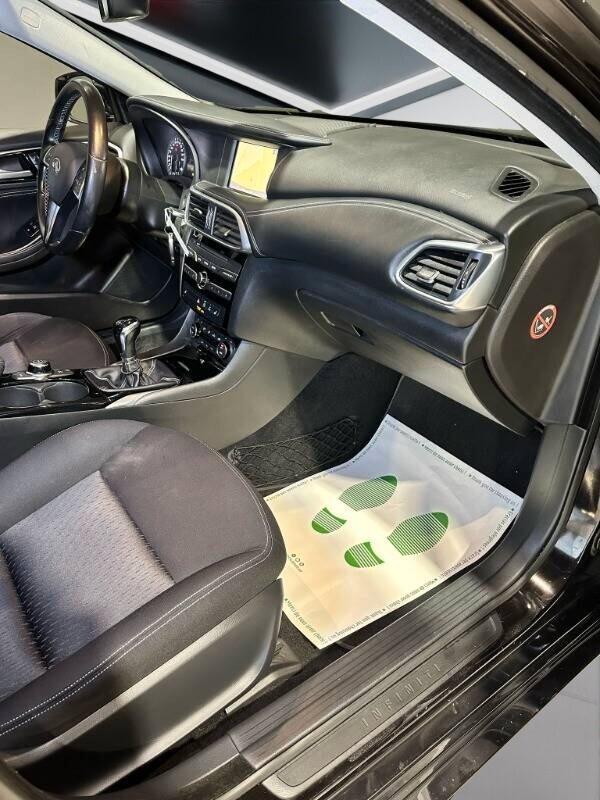 Infiniti Q30 1.5 diesel Premium Tech GALLERY WHITE