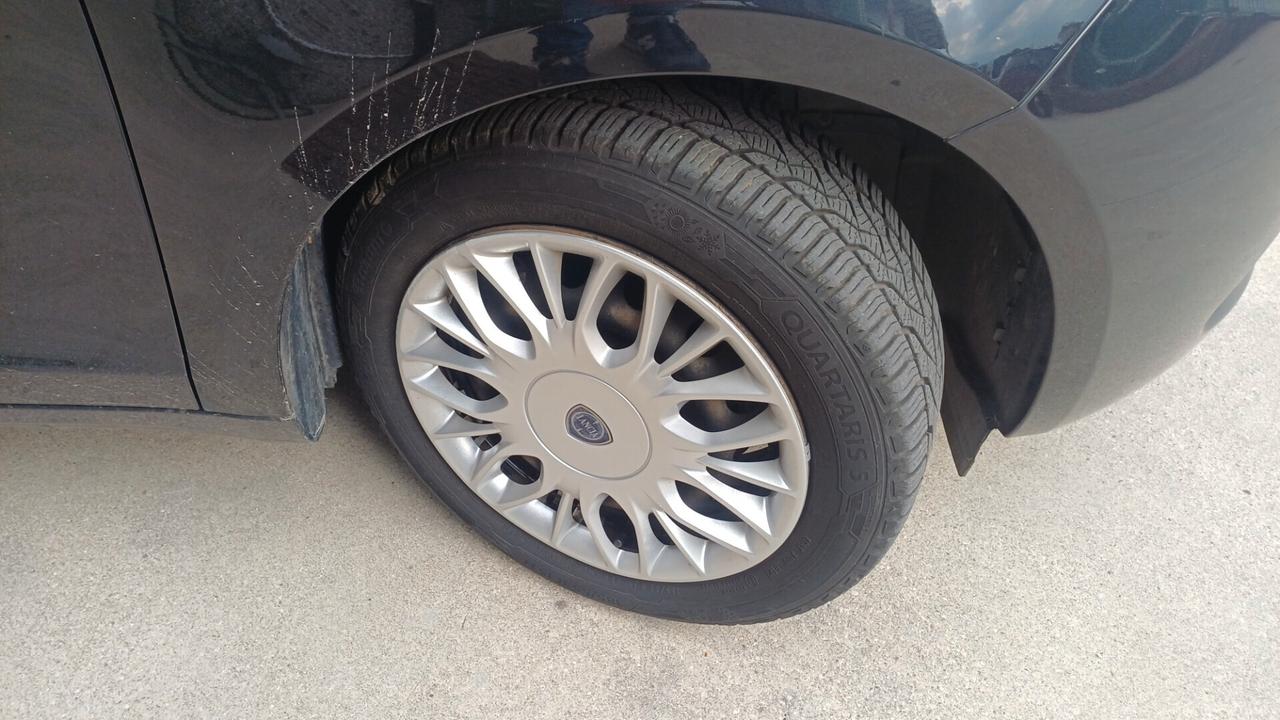 Lancia Ypsilon 1.2 69 CV 5 porte GPL Ecochic Silver OK Neopatentati