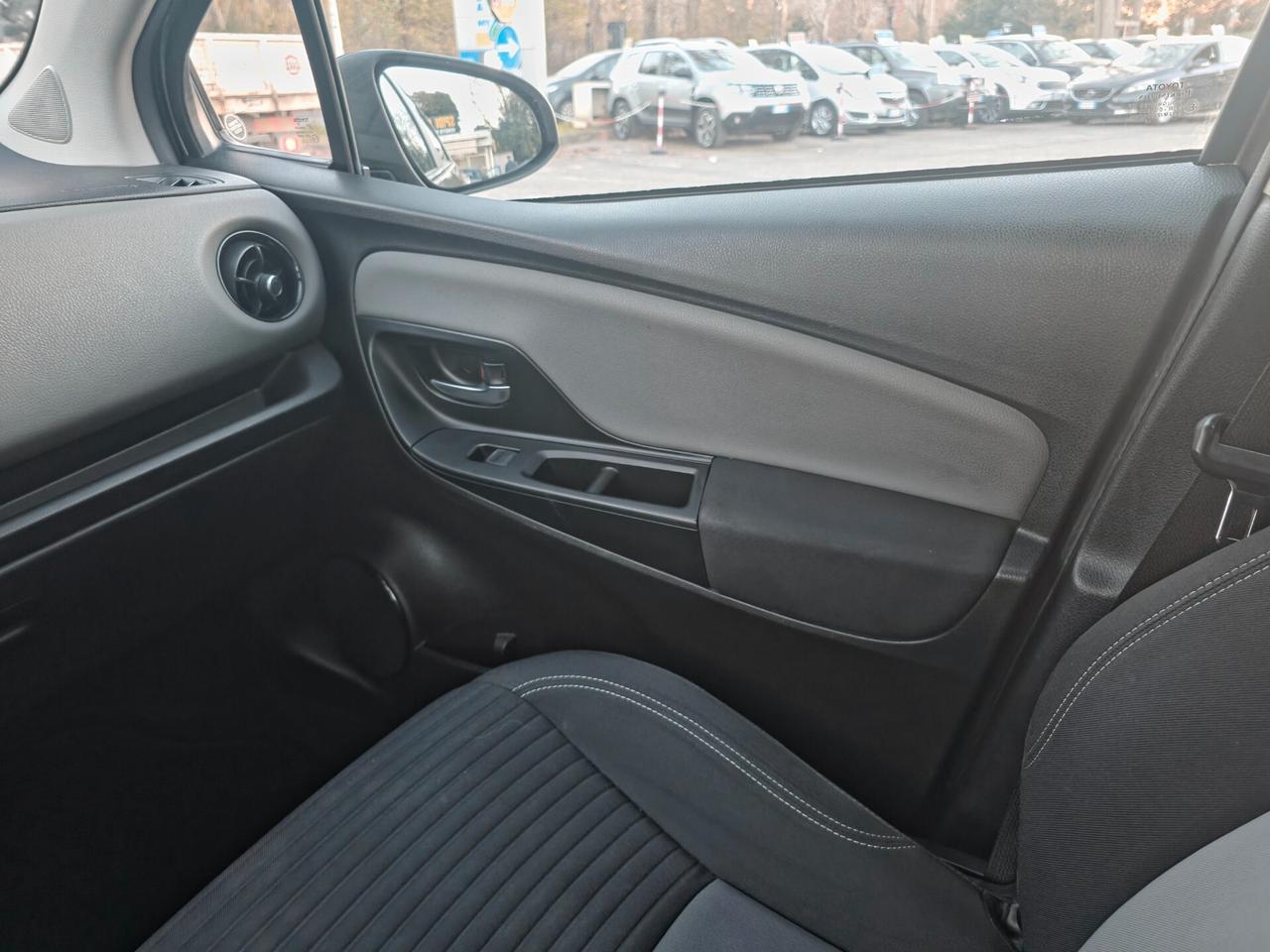 Toyota Yaris 1.5 Hybrid 5 porte Business 2017-E6B Automatico NEO