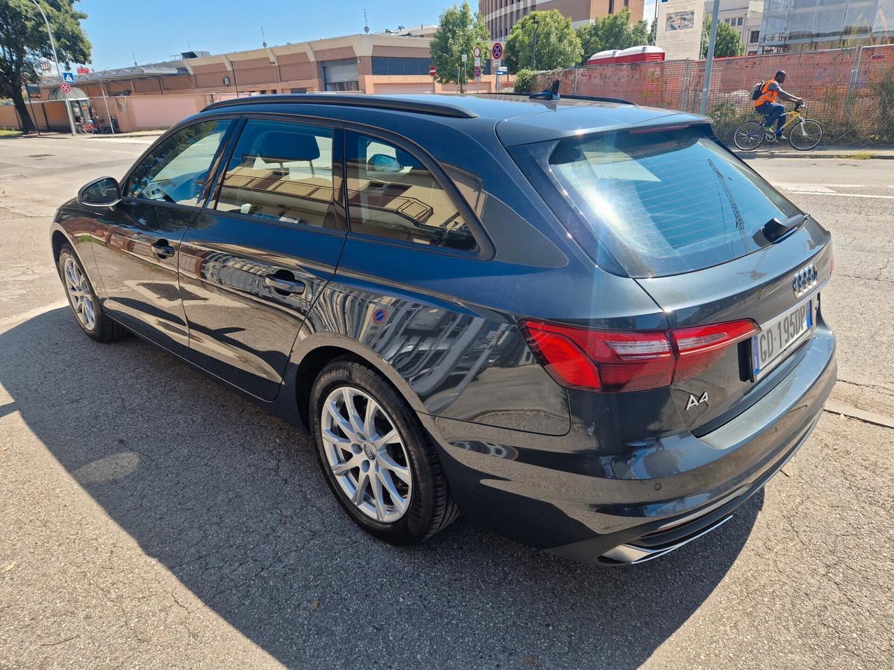 Audi A4 Avant 40 TDI quattro S tronic Business