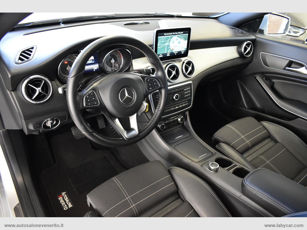 MERCEDES-BENZ CLA 200 d Automatic Premium Dark Night