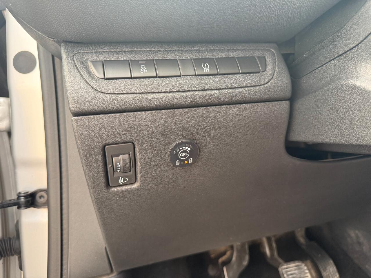 PEUGEOT 208 ANNO 2015 1.4 BENZ/GPL CASA MADRE 95CV