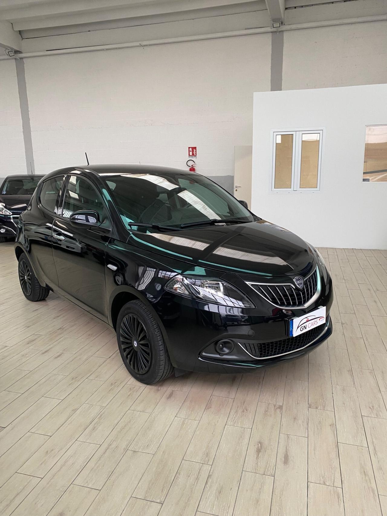 Lancia Ypsilon Hybrid Firefly