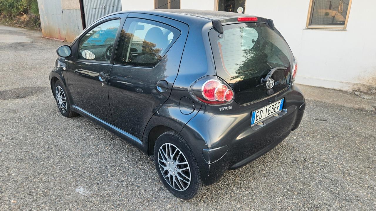 Toyota Aygo 1.0 12V VVT-i 5 porte Sol Red Edition