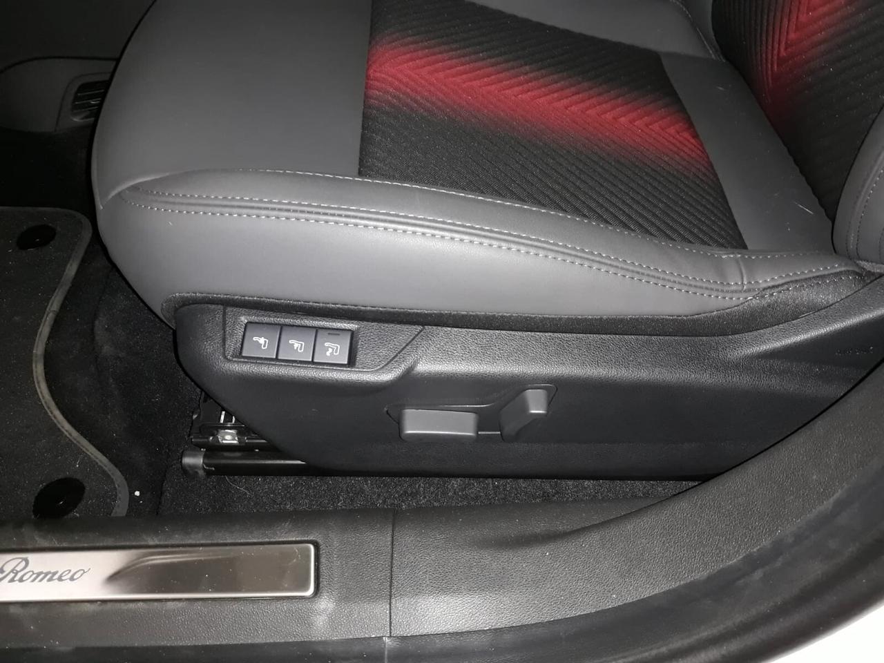 Alfa Romeo Junior 1.2 145 CV Hybrid eDCT6 Q4