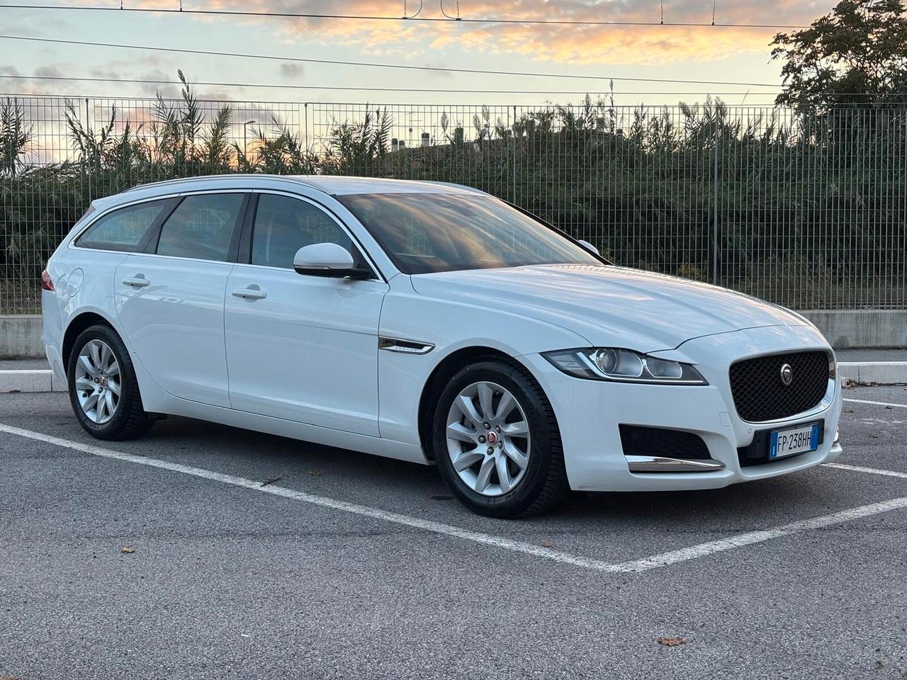 Jaguar XF Sportbrake 2.0 D 180 CV aut. Prestige