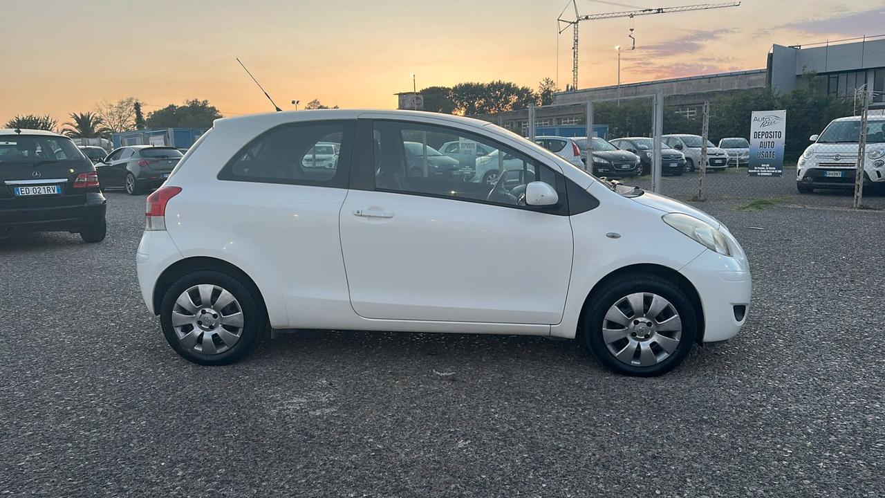 Toyota Yaris 1.0 3 porte Now