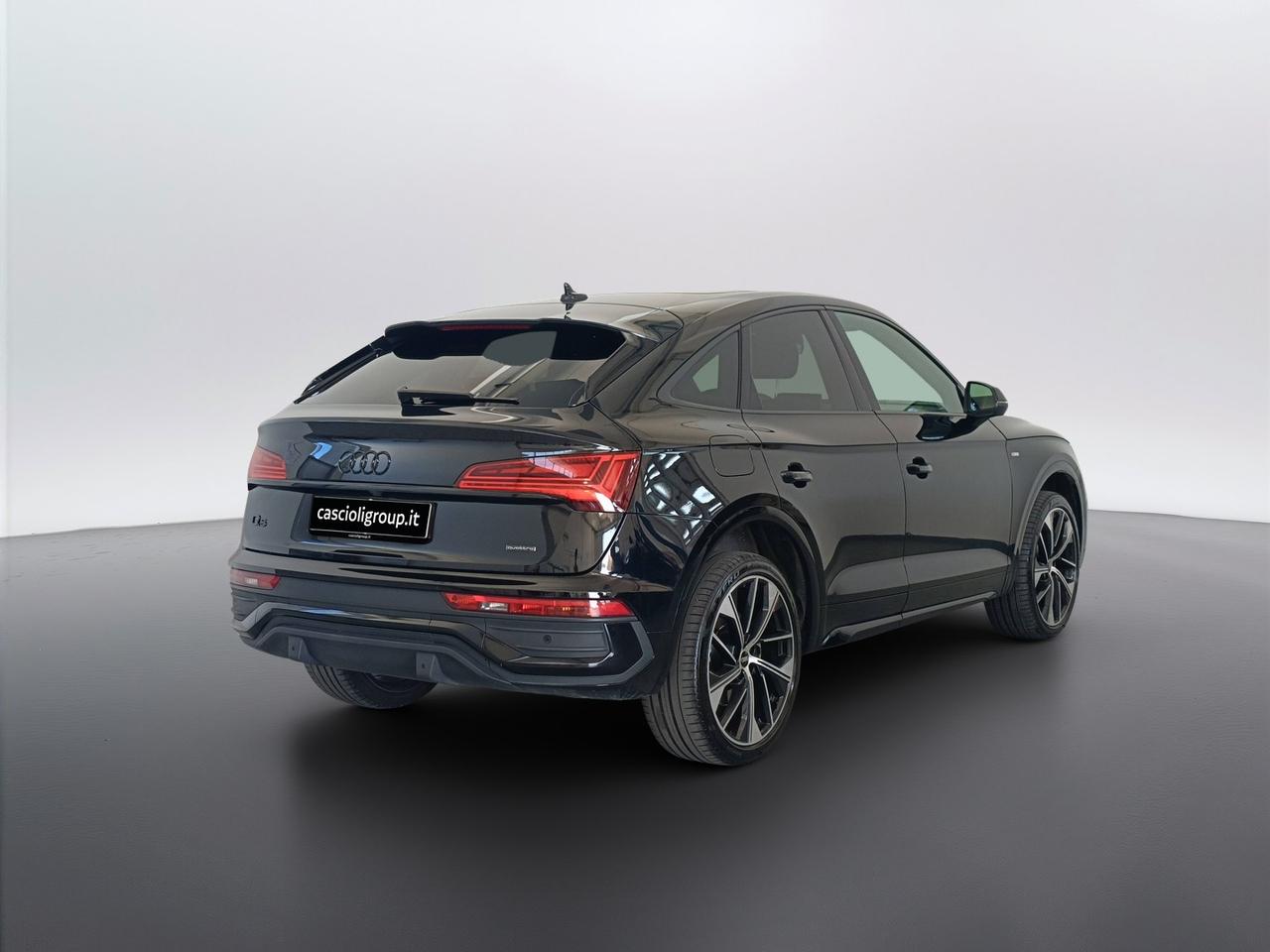 AUDI Q5 I Sportback 2021 - Q5 Sportback 40 2.0 tdi mhev 12V Identity Black quattro s-tronic