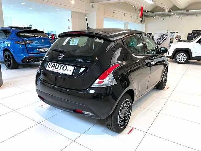 Lancia Ypsilon 1.0 FireFly 5 porte S&S Hybrid Silver Plus KM ZERO