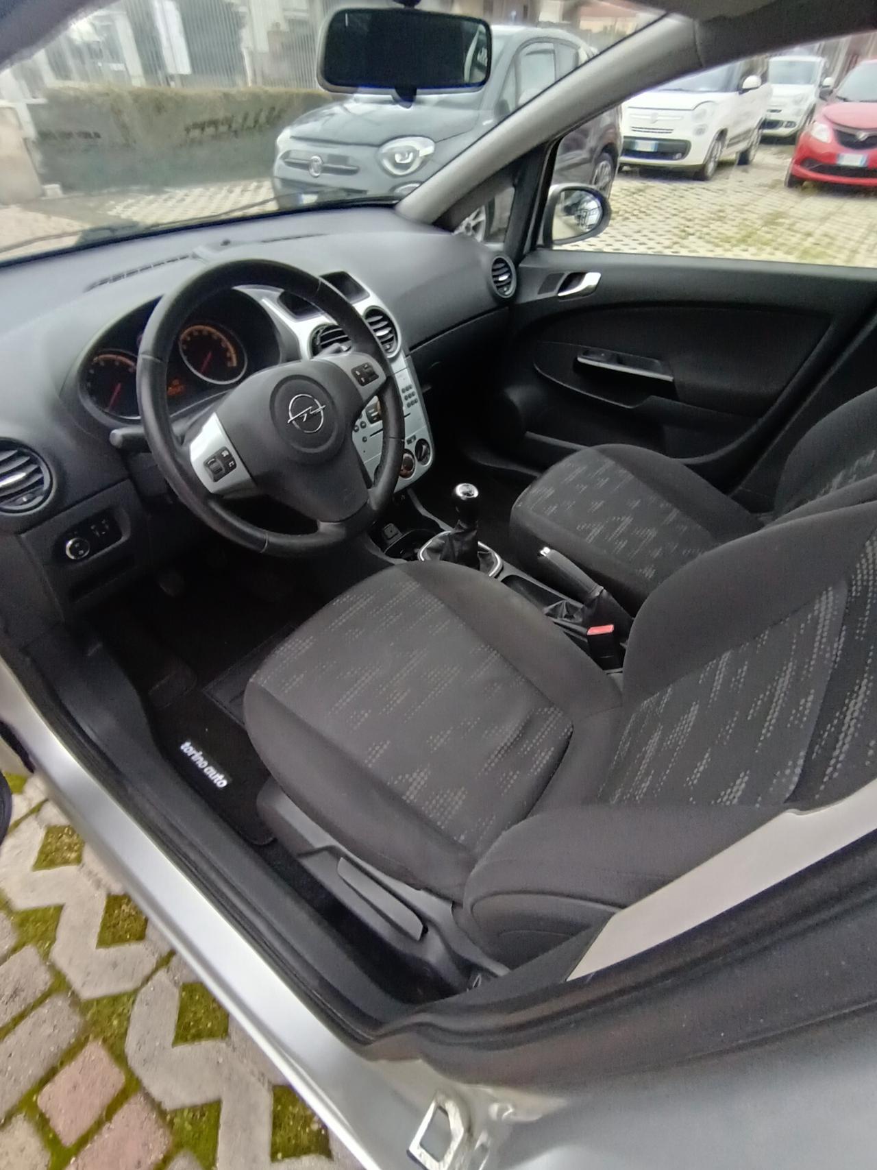 Opel Corsa 1.2 5 porte Club