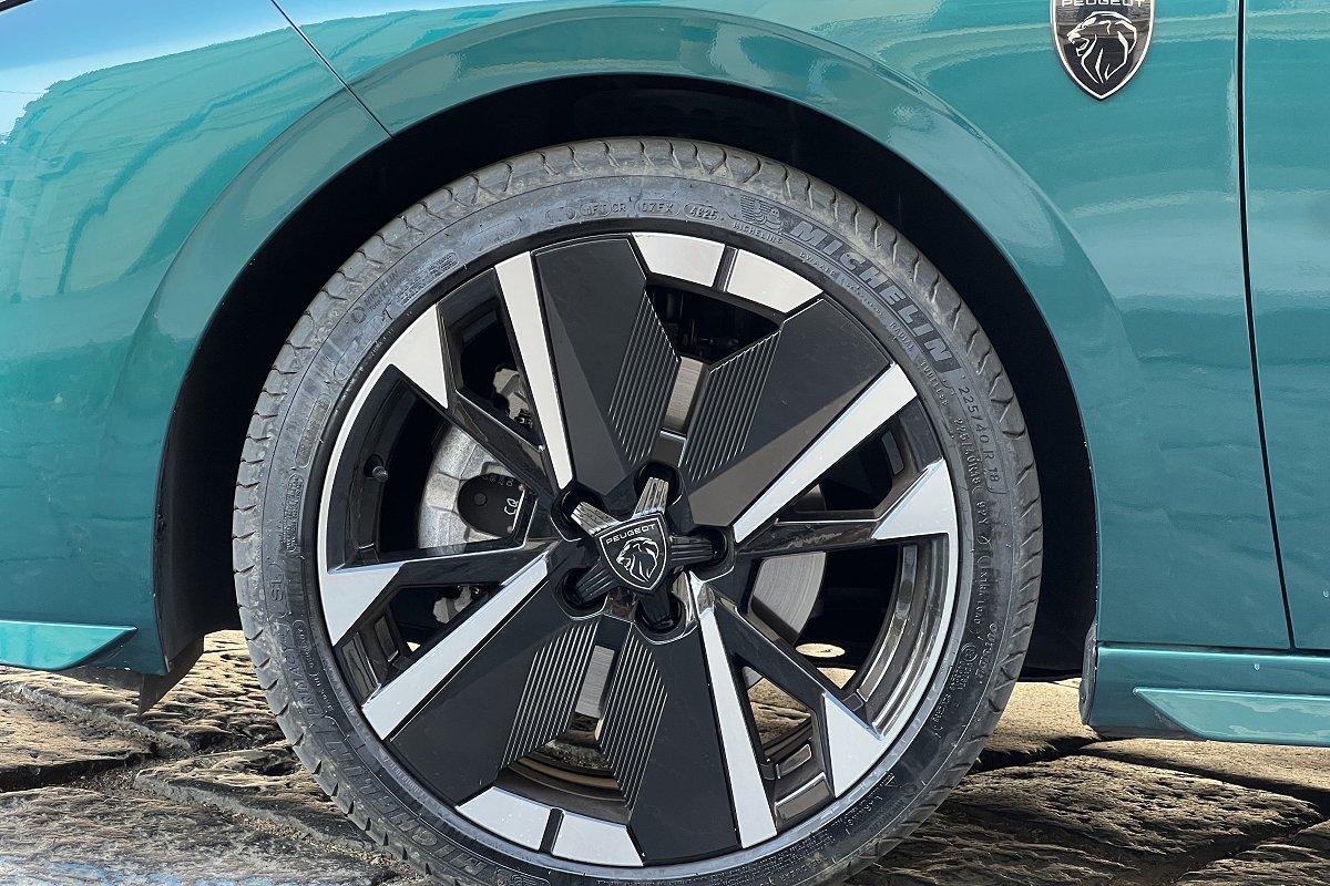 PEUGEOT 308 Hybrid 145 e-DCS6 GT