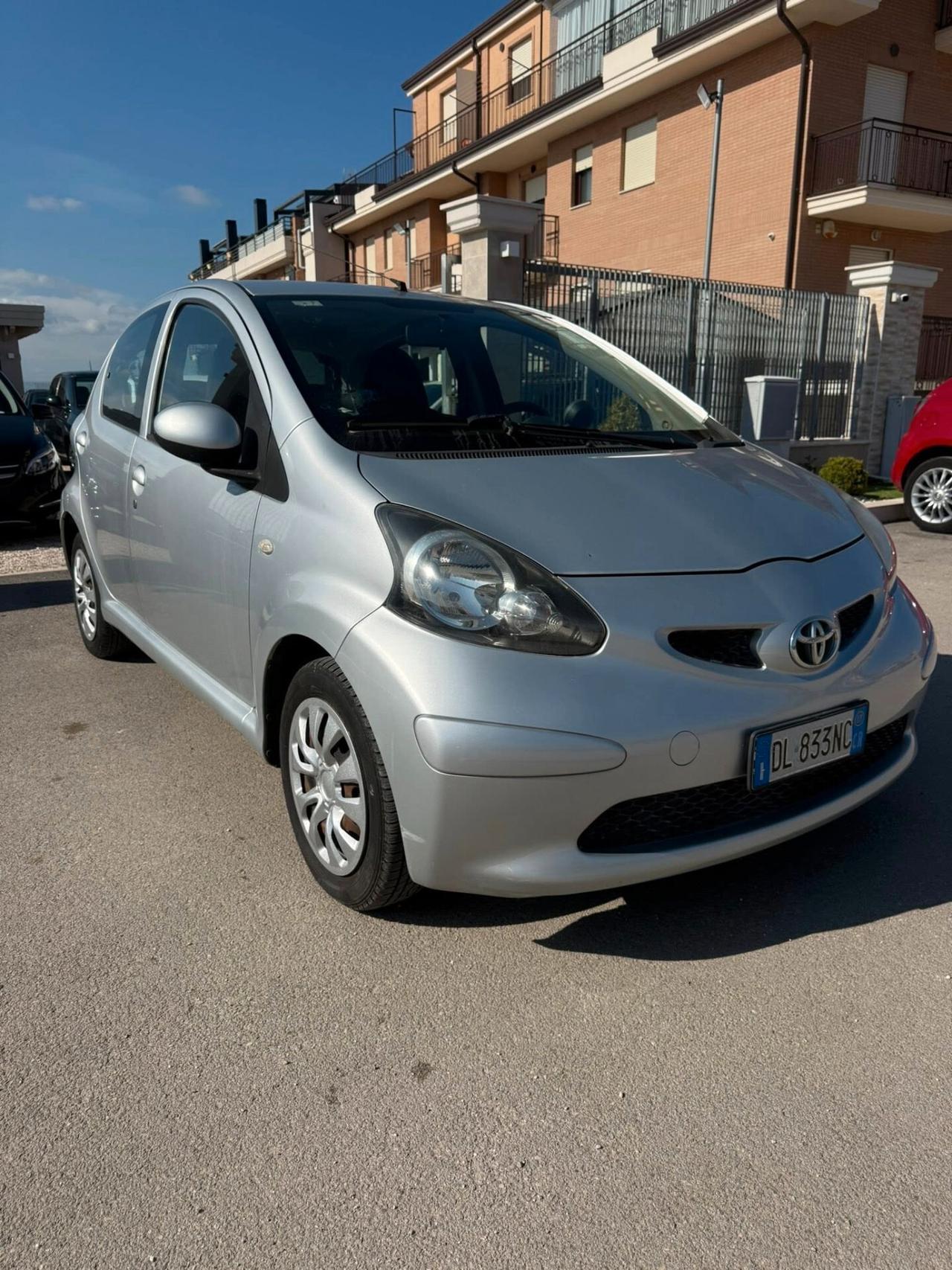 Toyota Aygo 1.0 12V VVT-i 5 porte Sol
