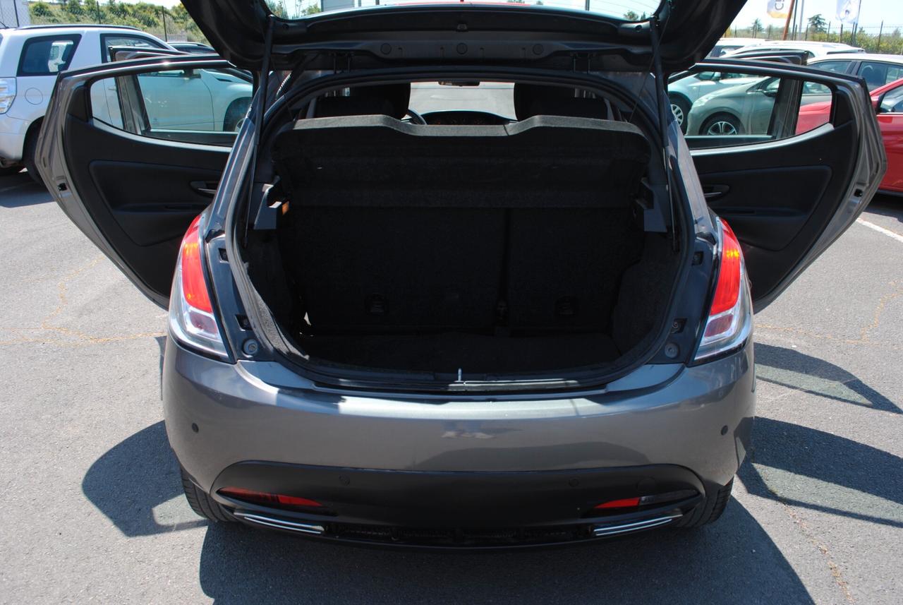 LANCIA YPSILON MOMODESIGN 1.2 69 CV BENZ/GPL