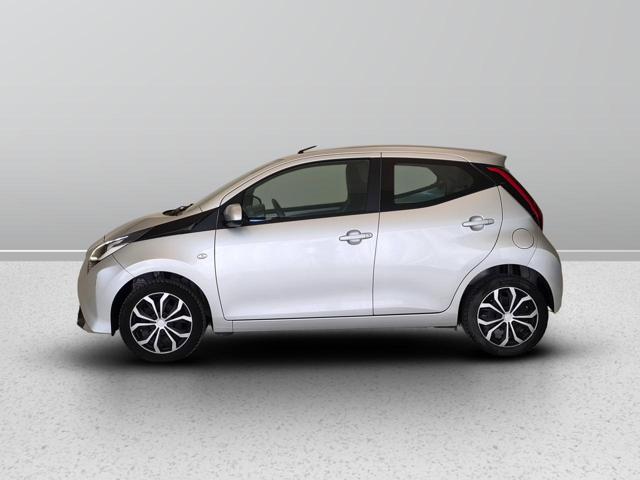 TOYOTA Aygo II 2018 5p - Aygo 5p 1.0 x-play 72cv