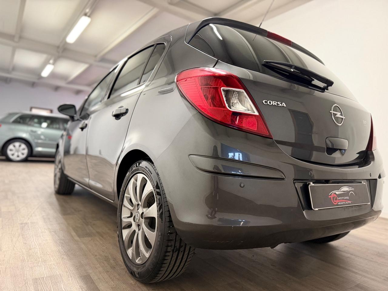 Opel Corsa 1.2 5 porte Cosmo NEOPATENTATI