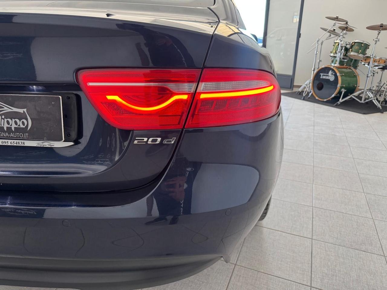 Jaguar XE 2.0 D 180 CV automatica