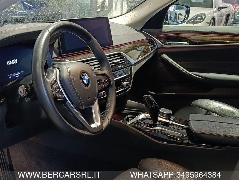 BMW Serie 5 520d 48V xDrive Touring Luxury*SEDILI RISC*TELECAMERA*CAMBIO AL VOLANTE*