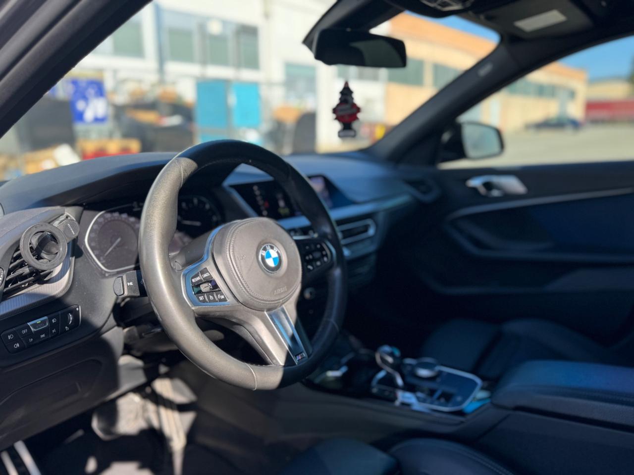Bmw 118 118d 5p. Msport