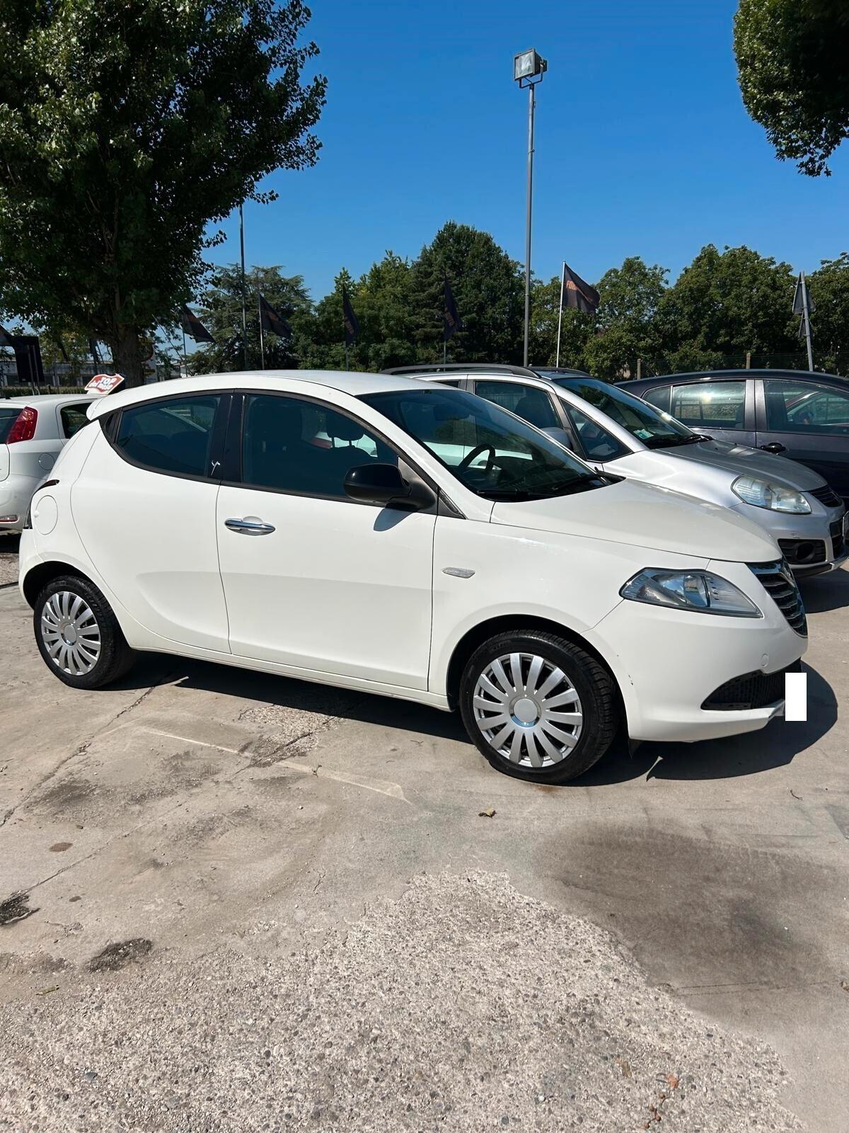 Lancia Ypsilon 1.3 MJT 16V 95 CV 5 porte S&S Elle ok neo patentati