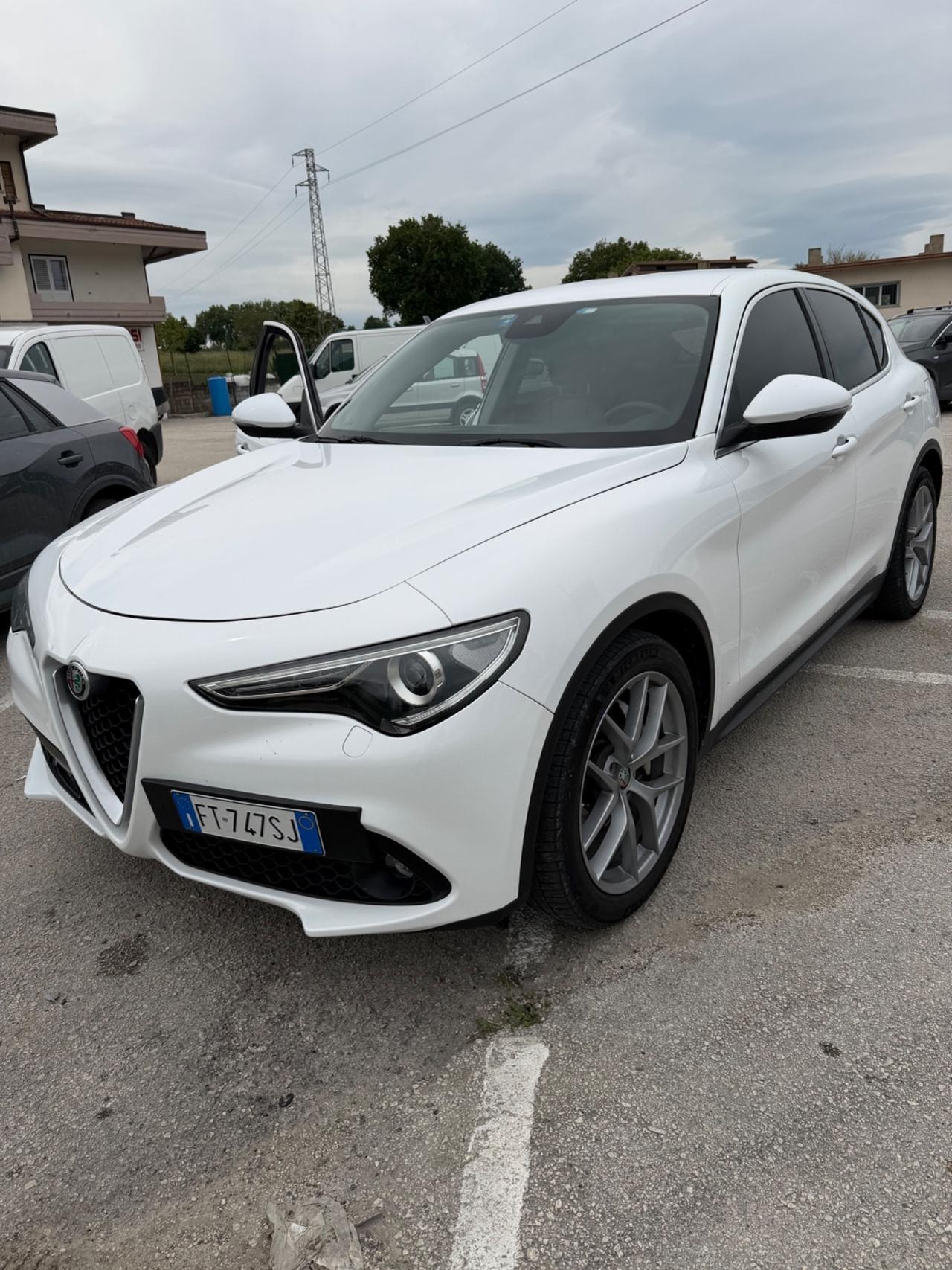 Alfa Romeo Stelvio 2.2 Turbodiesel 160 CV AT8 RWD Sport-Tech