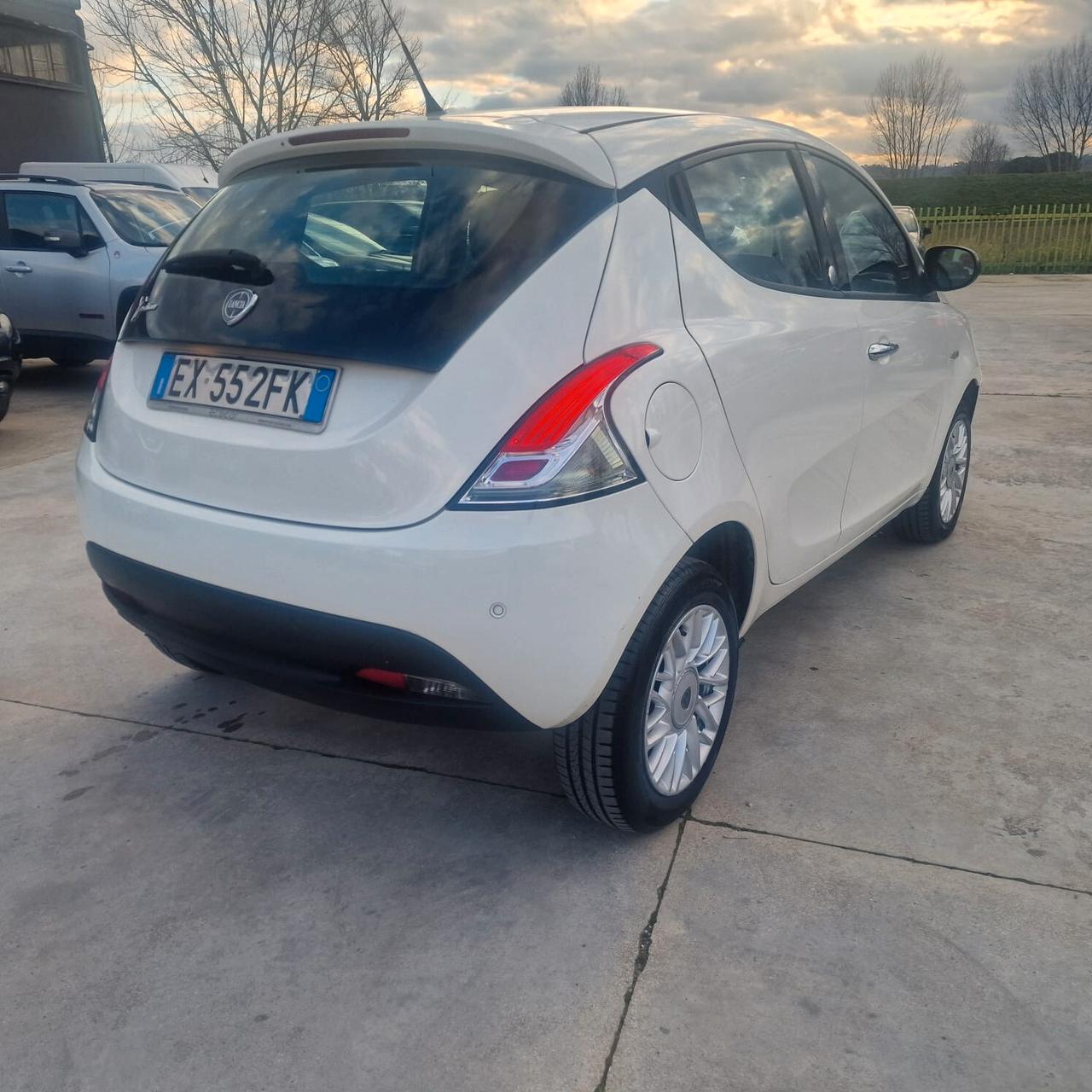 Lancia Ypsilon 0.9 TwinAir 85 CV 5 porte Metano Ecochic Gold