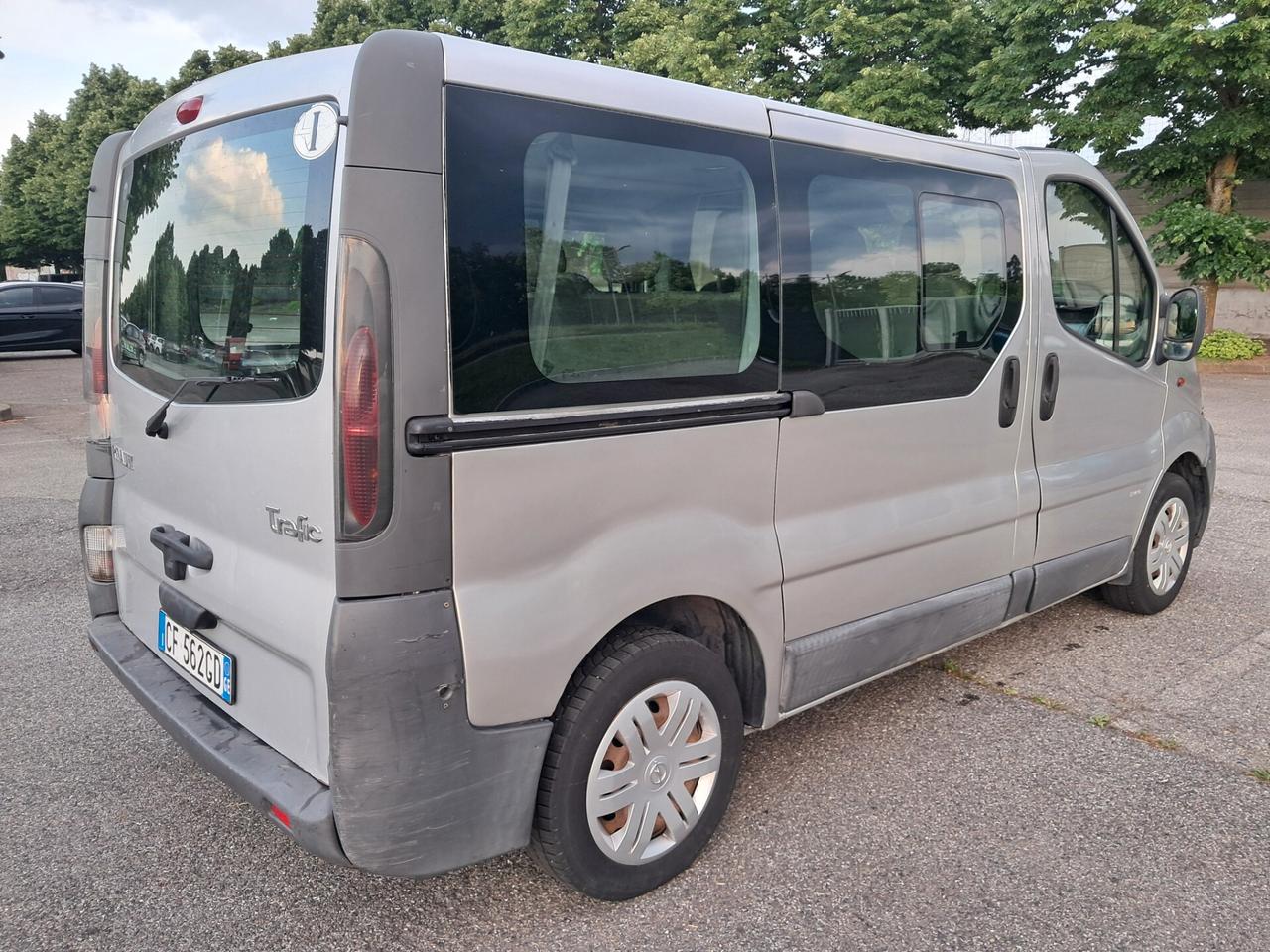 VIVARO 6 POSTI AUTOCARRO