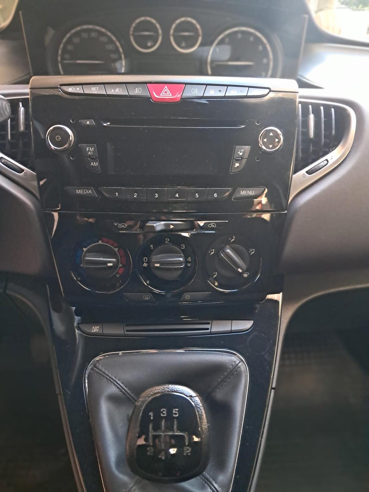 LANCIA YPSILON 900 METANO-NEOPATENTATI-Euro5250