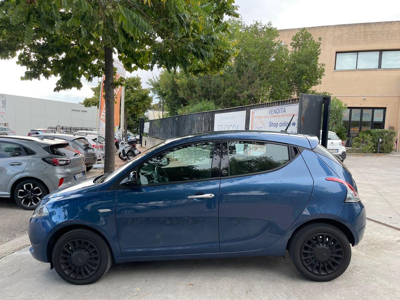 Lancia Ypsilon KM. 26.000! 1.0 Hybrid Ecochic Silver