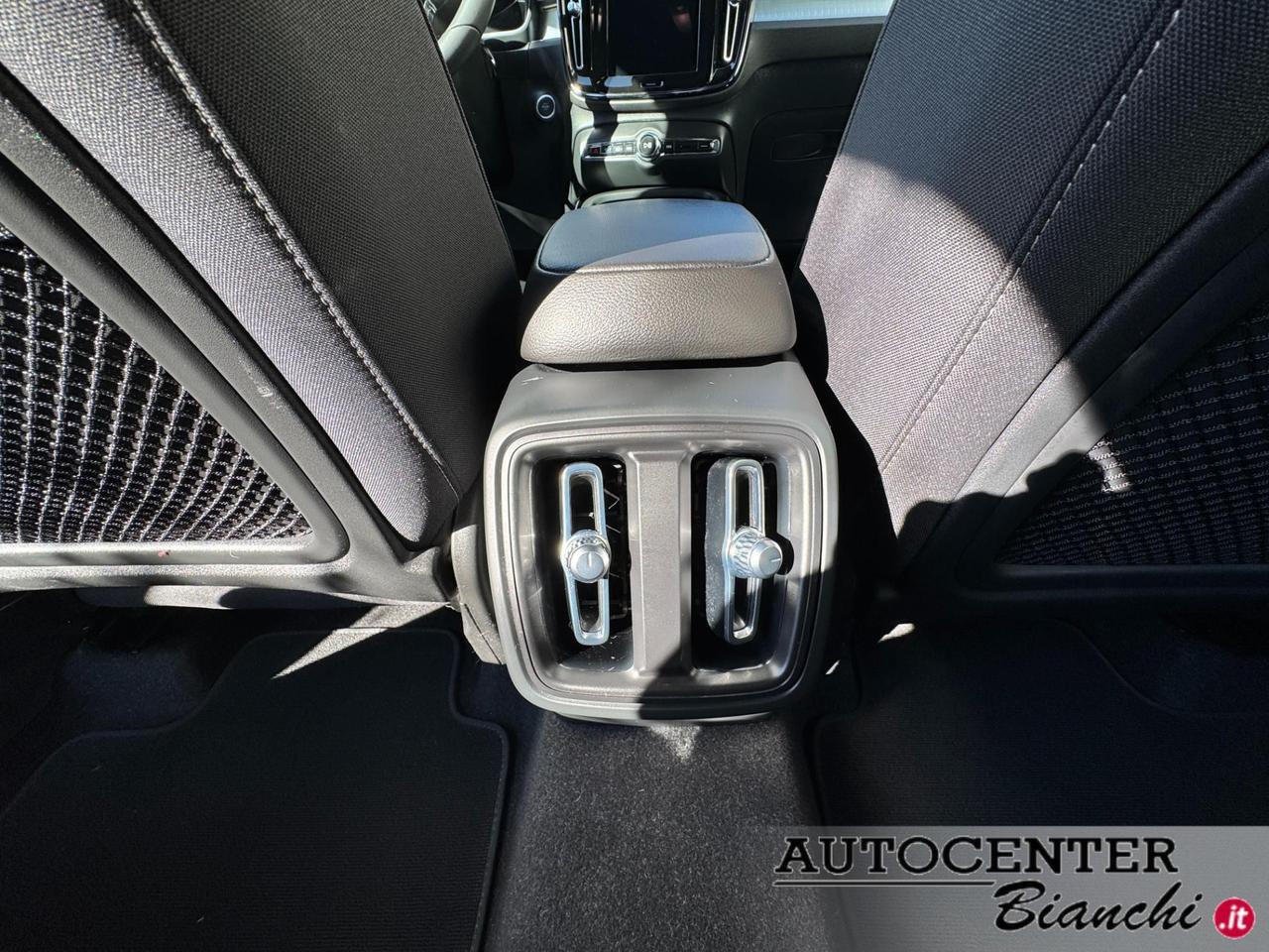 Volvo XC40 2.0 b4 awd Momentum