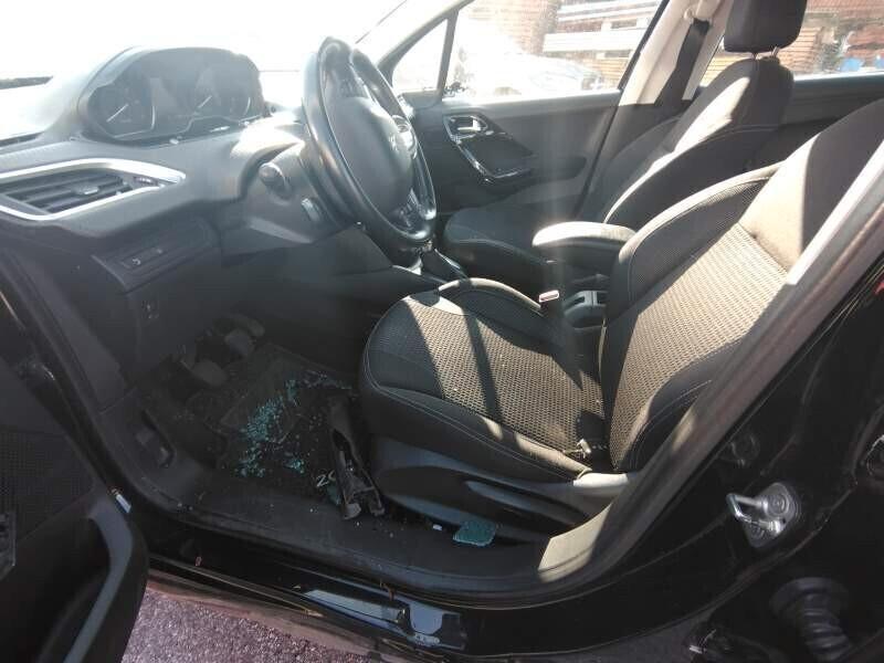 Peugeot 208 PureTech 82 5 porte Allure