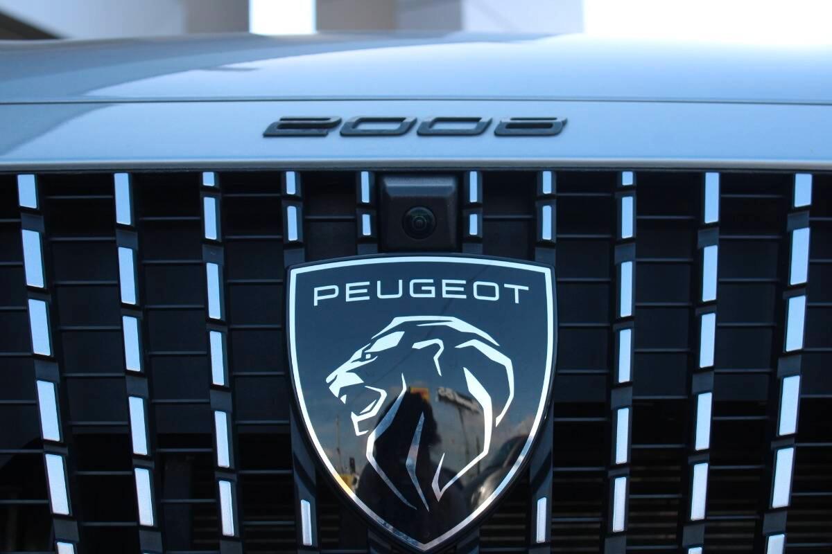 Peugeot 2008 1.2 puretech Allure 100cv con CarPlay
