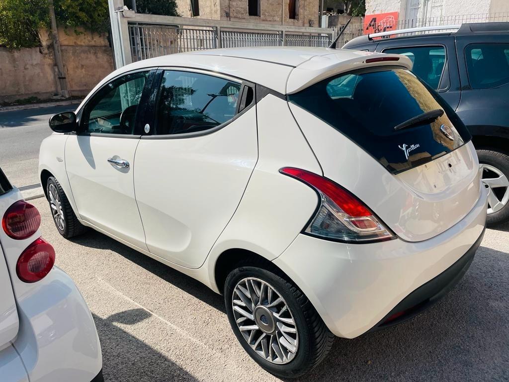 Lancia Ypsilon 1.2 69 CV 5 porte GPL Ecochic Silver